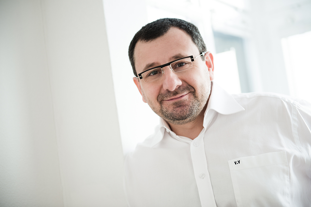 Herr Dr(VAK Moskau) med. Vadym Volpov Herr Dr(VAK Moskau) med. Vadym Volpov